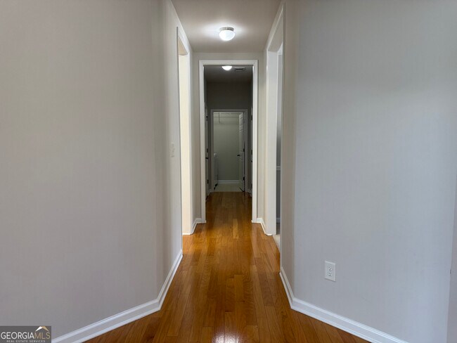 Building Photo - 380 Vine Mountain Way