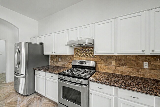 Building Photo - 1900 E Woodsman Pl