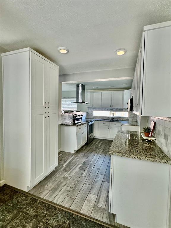 Building Photo - 2206 Sunset Trail