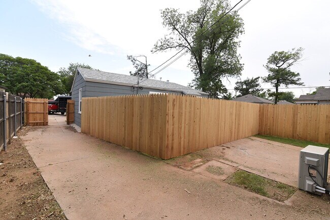 Building Photo - Rear Home Nestled In Texas Tech and Downto...
