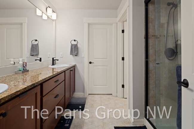 Building Photo - Stylish Model Hm in Issaquah Highlands * Park-Facing, EV Charger, Designer Upgrades & Very Walkable!