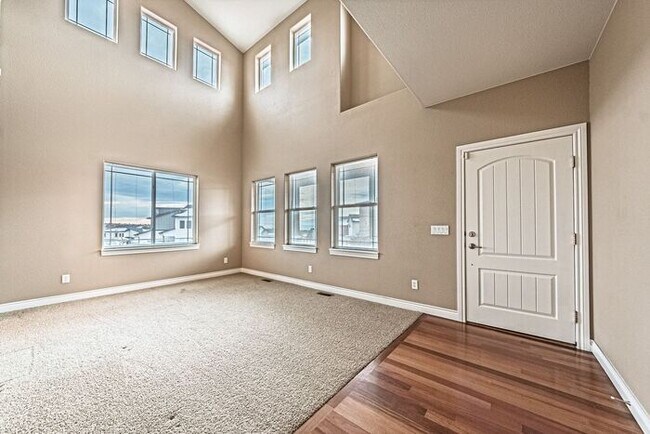 Building Photo - Stunning 5BR Home with Luxury Master Suite & Low-Maintenance Yard!