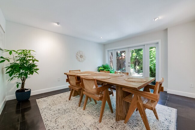 Building Photo - 3940 Loquat Ave