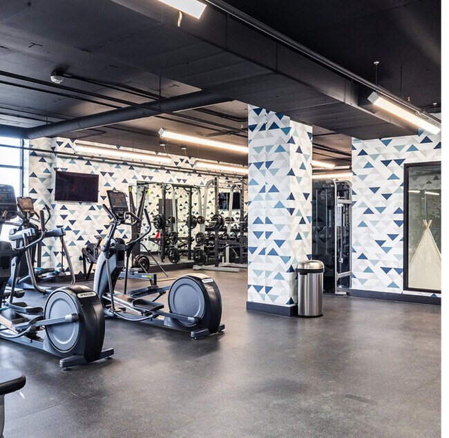 Building Photo - 2303 W Deer Hollow Ct