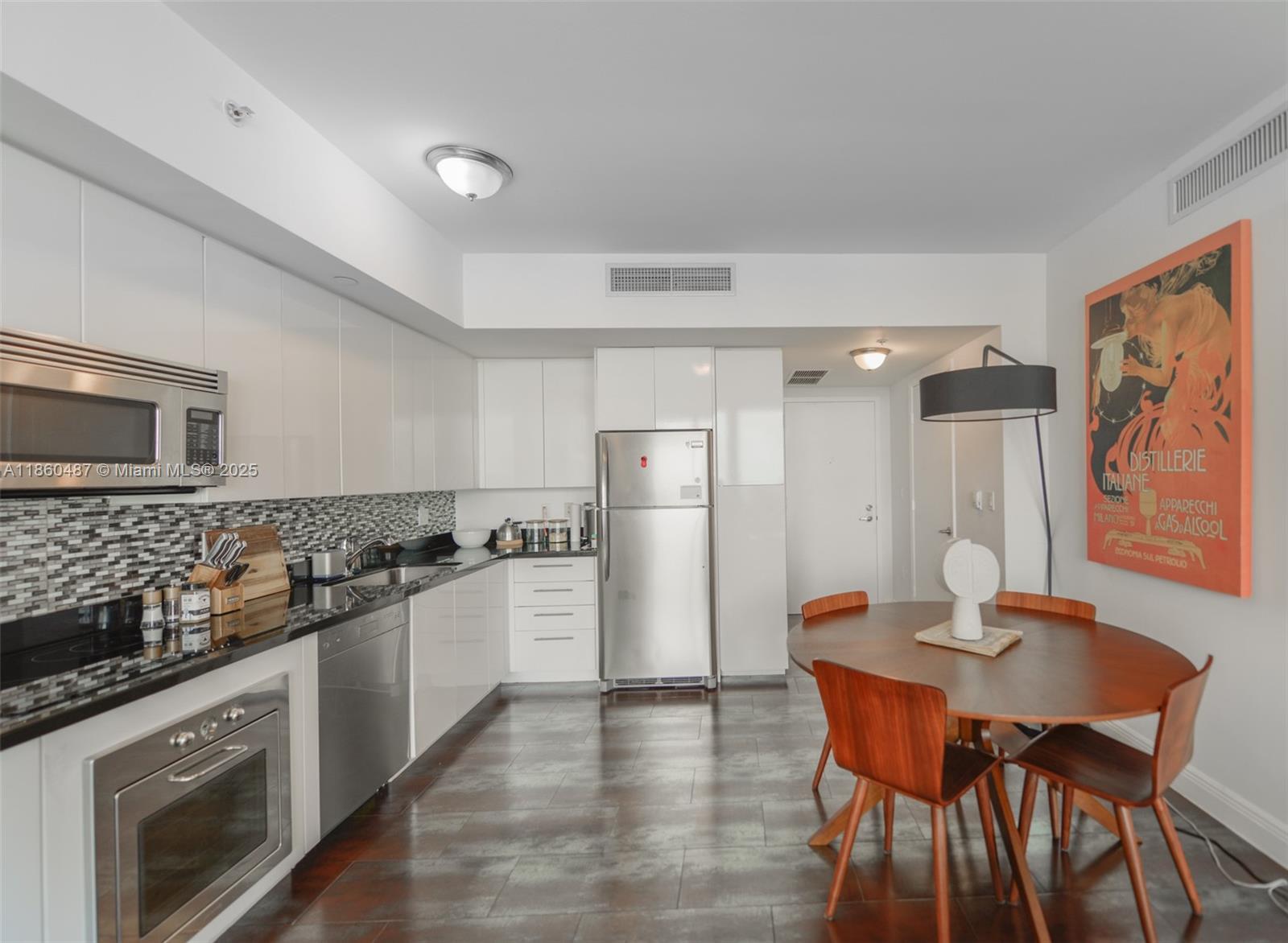 Building Photo - 92 SW 3rd St