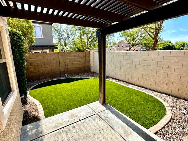 Building Photo - Fantastic Lyon's Gate home on a cul-de-sac!