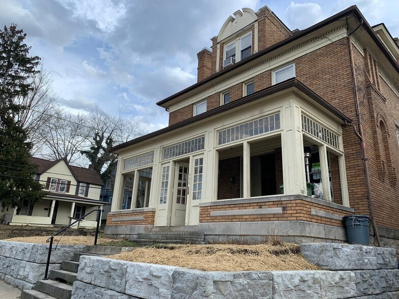 Historic charm, contemporary convenience - 350 Cobun Avenue