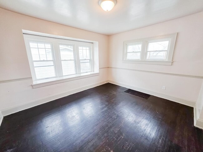 Building Photo - 2044 18th St SW