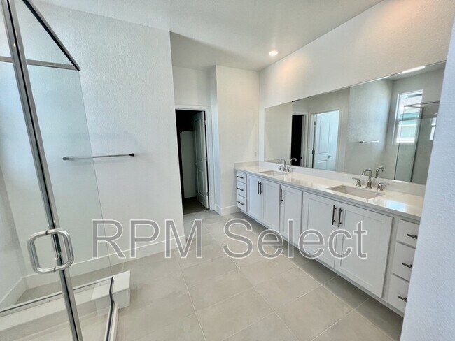 Building Photo - 2604 Atascadero Dr