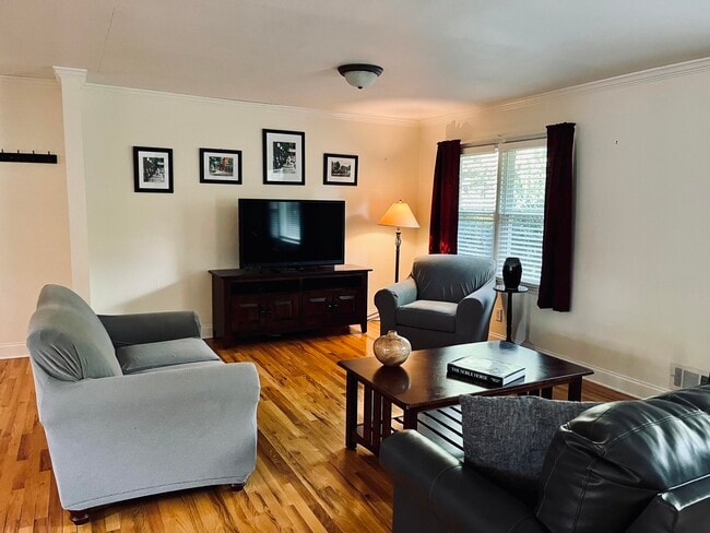 Building Photo - 461 E Boundary Ave SE