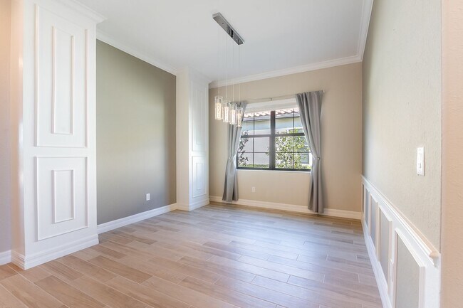 Building Photo - Stunning Country Club East Unfurnished Res...
