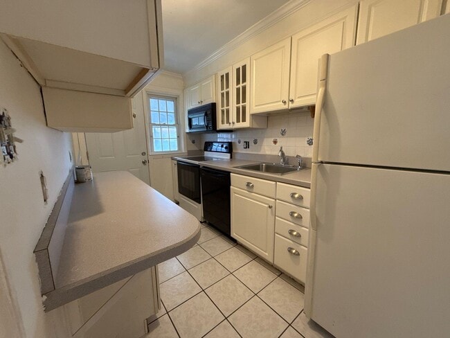 Building Photo - Three Bedroom 1 Bath house in Baltimore