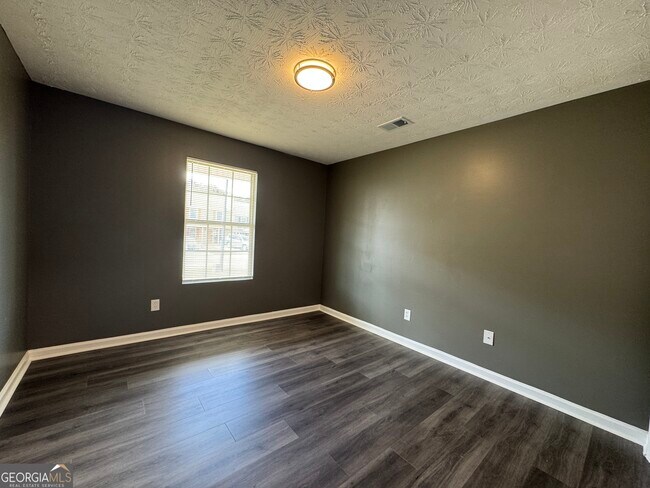 Building Photo - 330 Crestfield Cir