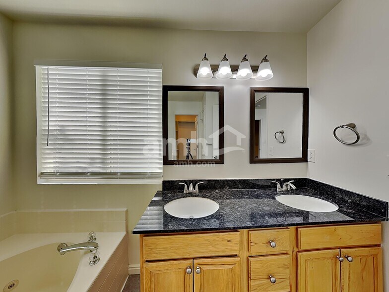 Building Photo - 6828 Denby Dale Rd