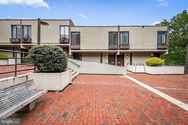 Building Photo - 2302 Wineberry Terrace