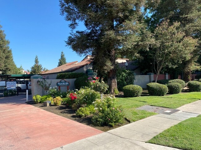 Building Photo - 5965 E Shields Ave