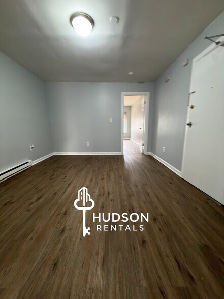 Building Photo - 366 Forrest St