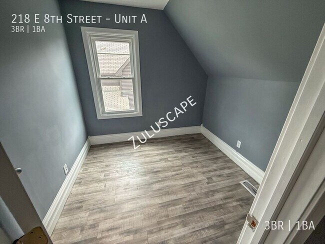 Building Photo - 218 E 8th St