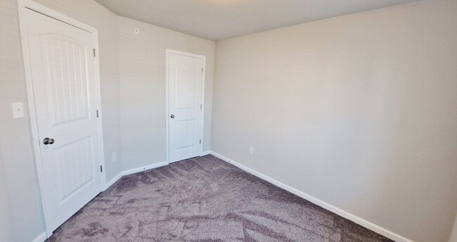 Building Photo - 4 Bed / 2-1/2 Bath Single Family Townhome w/1-Car Garage