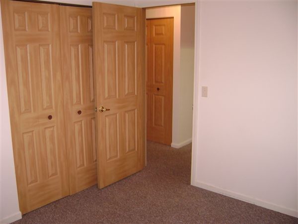 Building Photo - 735 Summit Ave