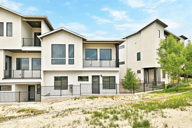 Building Photo - 2050 Lohmans Spur Rd