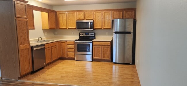 Building Photo - 2 bed 2 Bath Town House