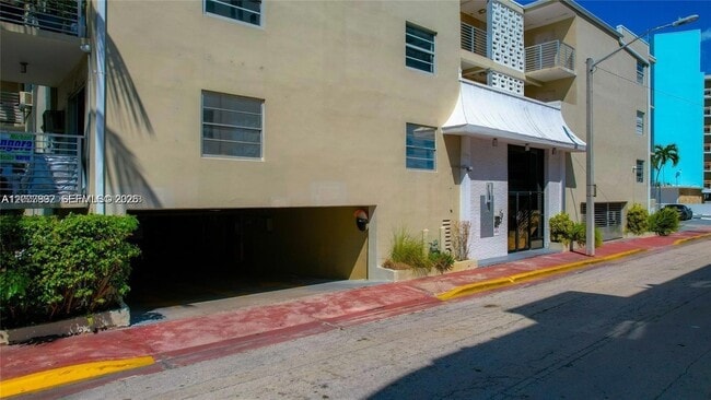 Building Photo - 1441 Lincoln Rd