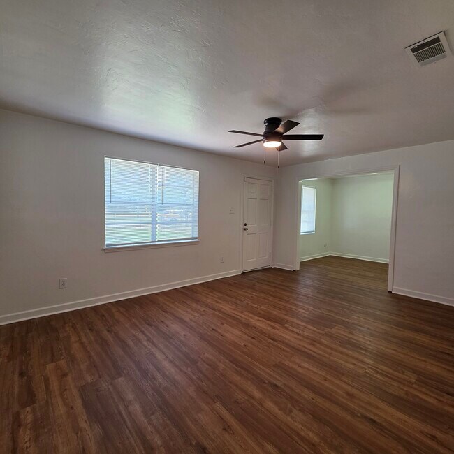 Building Photo - 2508 Belmont Ave