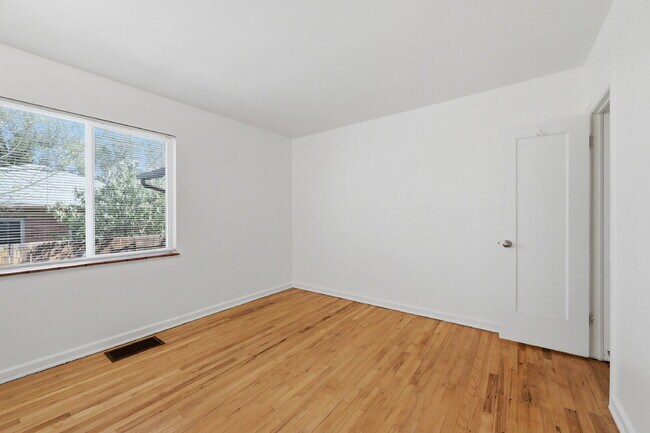 Building Photo - $2,895.95, 3-bed, 2-bath duplex in Denver with a washer and dryer and $300 off the first month's ...