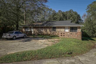 Building Photo - 2304 Hartsfield Ct