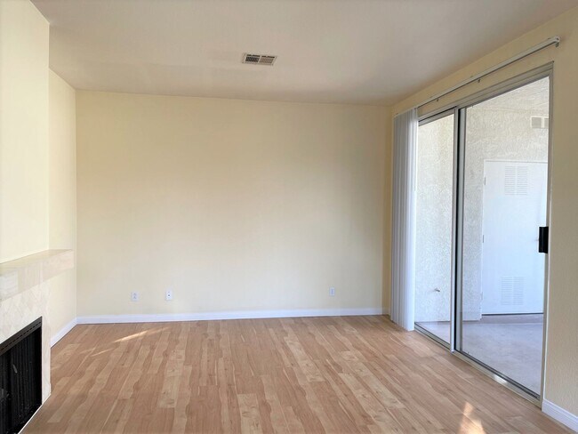 Building Photo - Beautiful Rancho San Diego Condo!