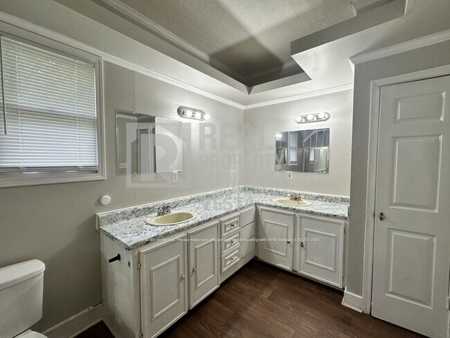 Building Photo - 1082 Lamont St