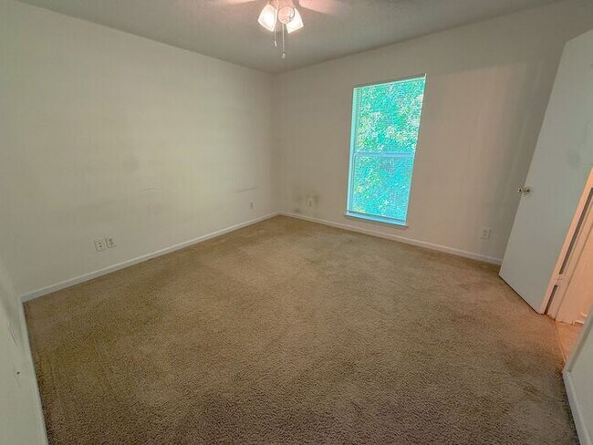 Building Photo - Top floor 4 bed 4 bath condo! On Wolfline, perfect for roommates!