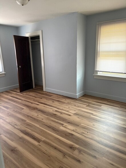 Building Photo - 1410 E Blake Ave