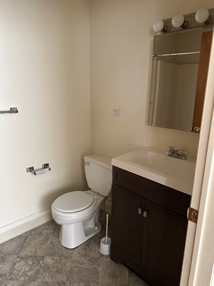 Building Photo - 181 Main St