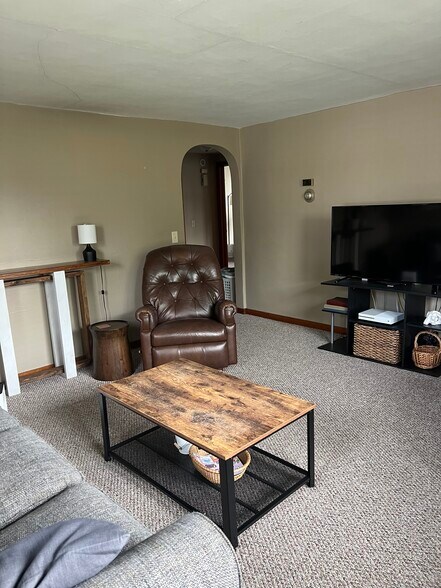 Living room - 1004 Desnoyer St
