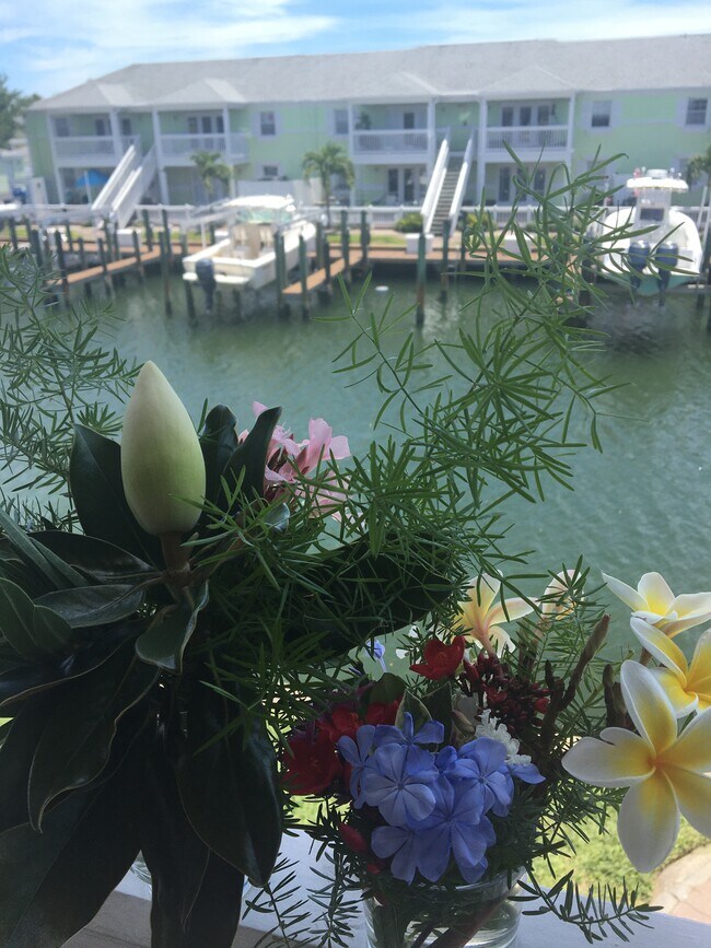 Building Photo - 5132 Beach Dr SE