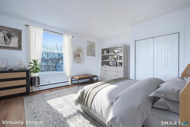 Building Photo - 406 Main St