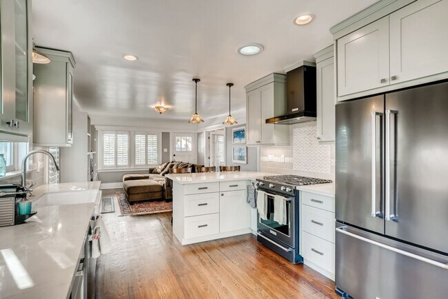 Building Photo - Quaint Remodeled 2 Bedroom Home in South Park