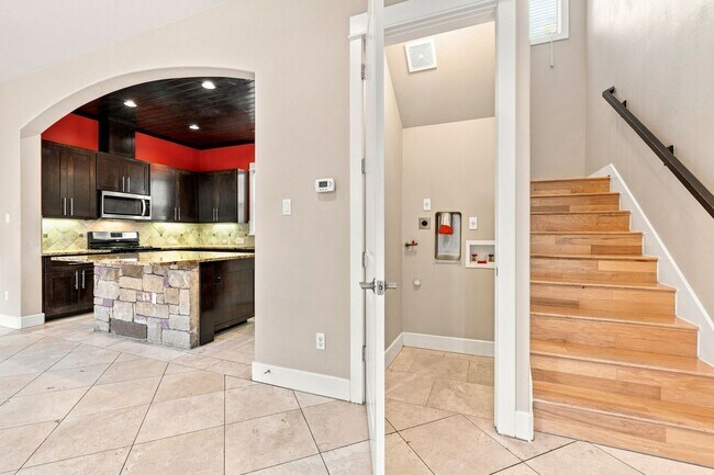 Building Photo - 401 Zennia St