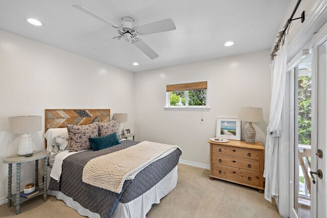 Building Photo - 806 S Ola Vista