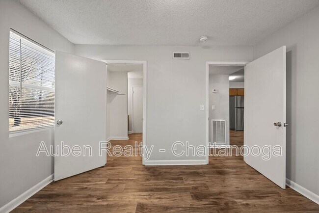 Building Photo - 207 Eveningside Dr