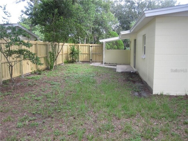 Building Photo - 3302 W Wallace Ave