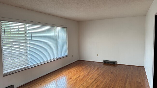 Building Photo - 101 Hickory Ln