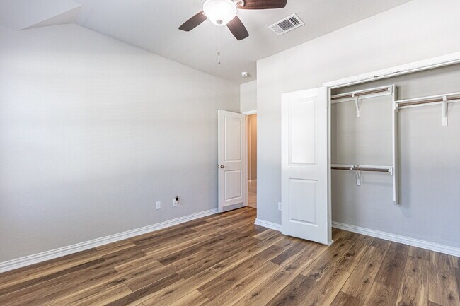 Building Photo - 2034 Carter Ln