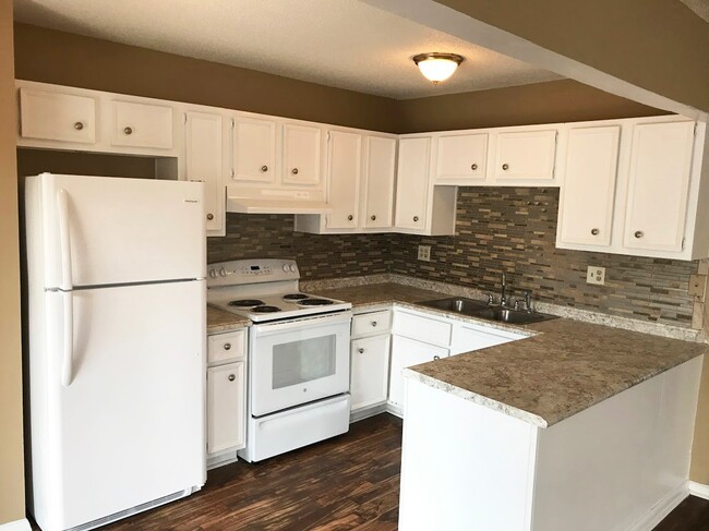 Building Photo - 3208 Village Dr SW