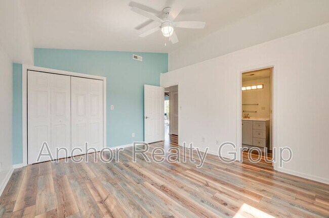 Building Photo - 315 24th St