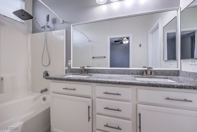 Building Photo - 9758 Vista Crest Ave