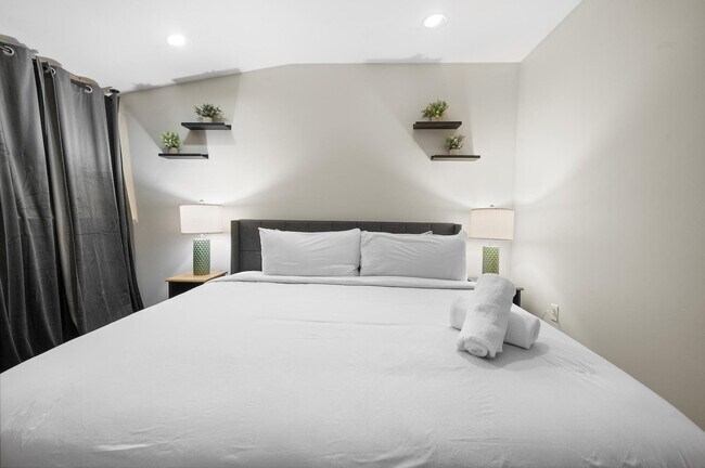 Building Photo - 160 E Berkeley St