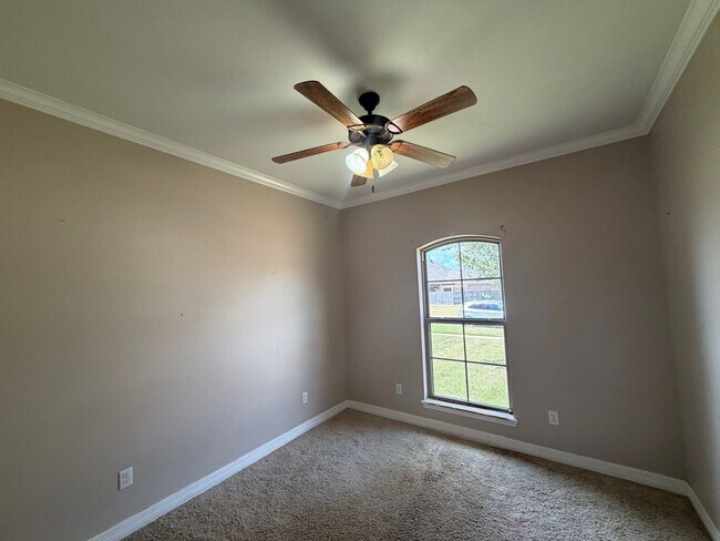 Building Photo - Gorgeous 3 Bedroom North Bossier Home